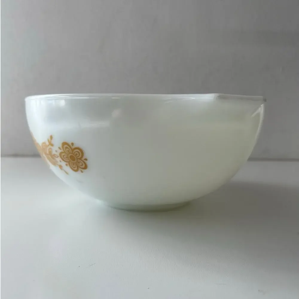 Pyrex Ceramic Bowl 443 2.5 Quarts Excellent Cinderella Gold Flowers